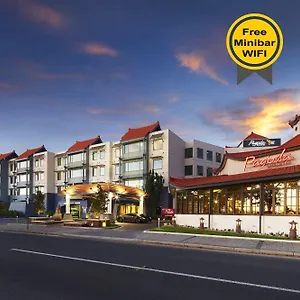 Pagoda & 4* Perth